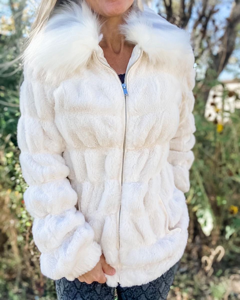 Ladies Zip Front Faux Fur Jacket With Fur Collar In Natural 52-1083