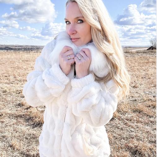 Ladies Zip Front Faux Fur Jacket With Fur Collar In Natural 52-1083