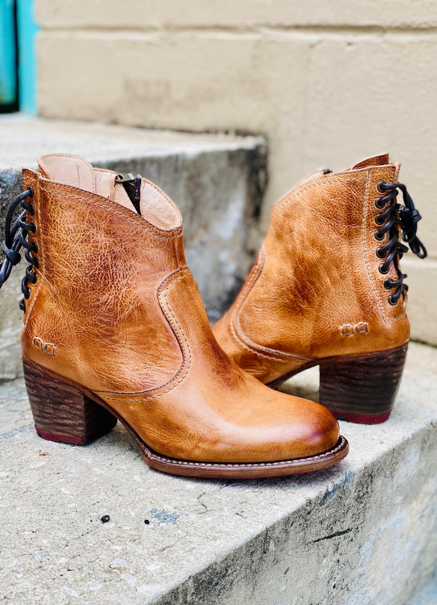 Bed Stu Xena in Tan Rustic