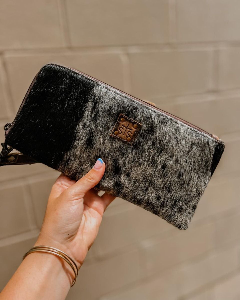 STS Ranchwear Classic Cowhide Clutch