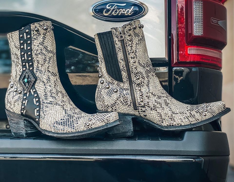 Double D Ranch by Old Gringo Four Winds Snake Skin Boots in White